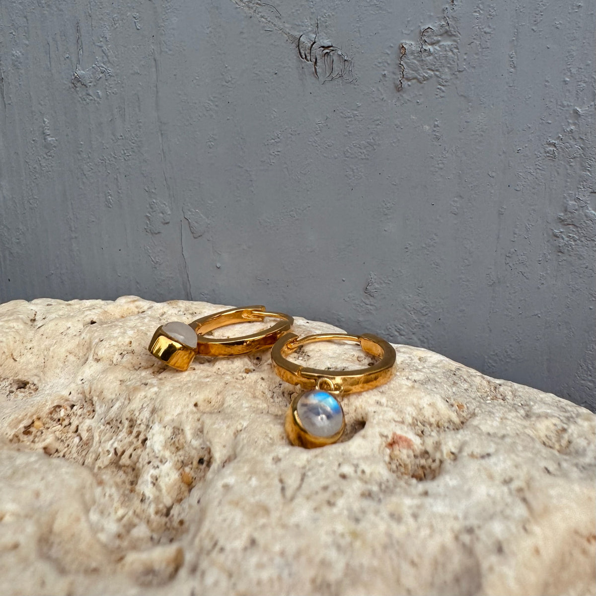 Wunderschöne Creole mit Mondstein ✨ vergoldet - Tropical Tribe