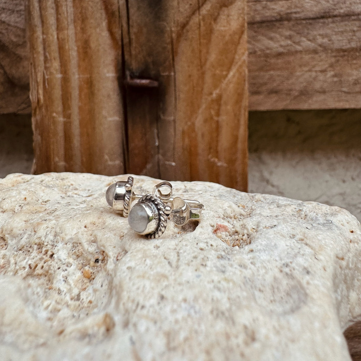 Mondstein Ohrstecker mit Twist &amp; Silberperlen - Tropical Tribe