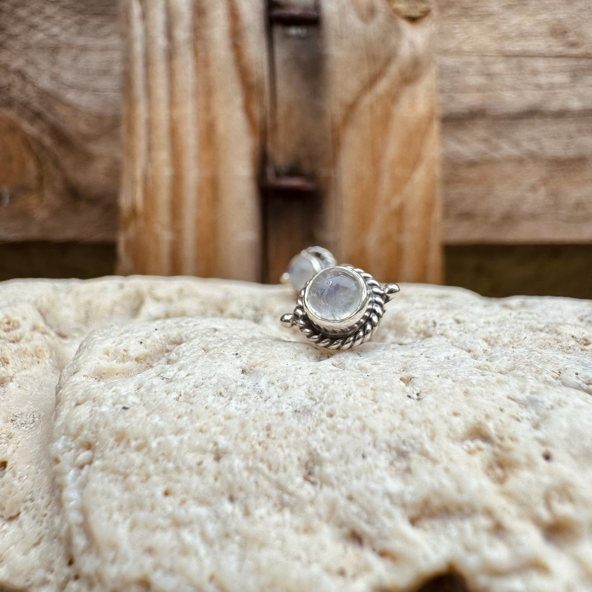 Mondstein Ohrstecker mit Twist &amp; Silberperlen - Tropical Tribe