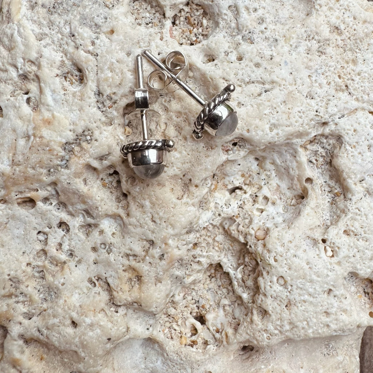 Mondstein Ohrstecker mit Twist &amp; Silberperlen - Tropical Tribe