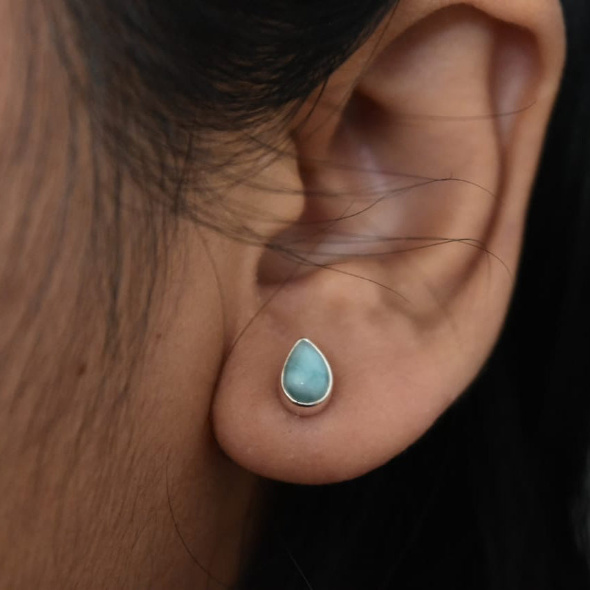 Tropfenförmiger Larimar Ohrstecker - Tropical Tribe