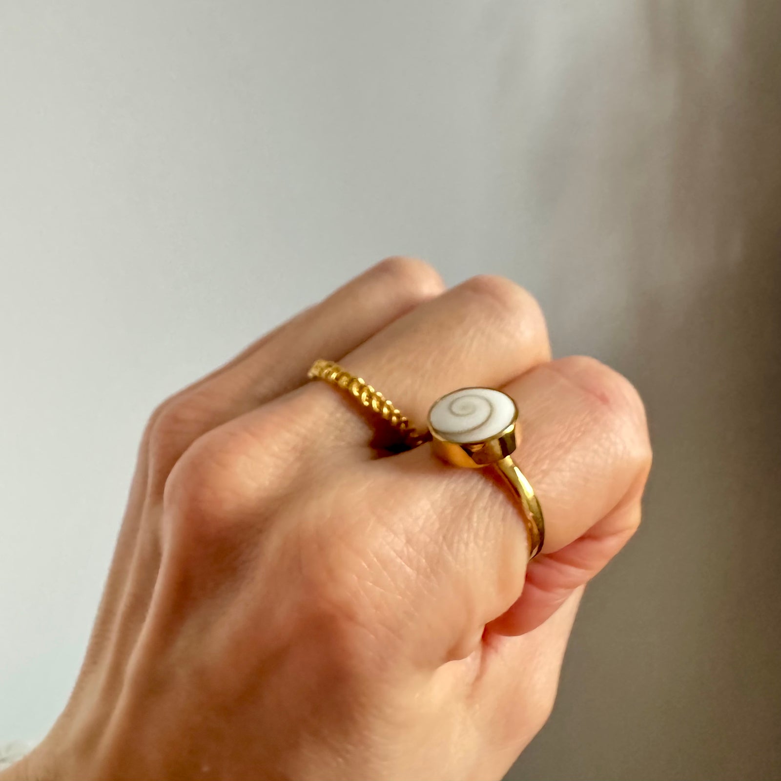 Ring mit wunderschöner Shiva Muschel ✨ vergoldet - Tropical Tribe
