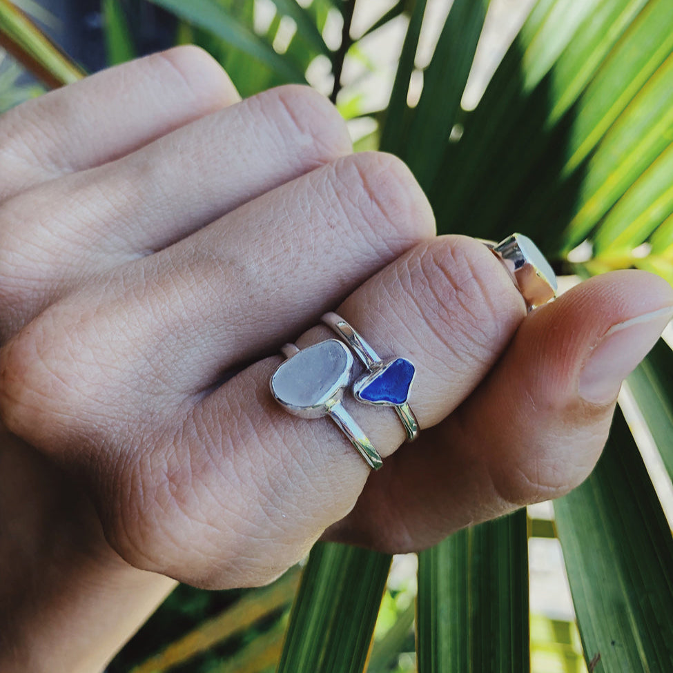 Silberring mit weißem Meerglas - Tropical Tribe