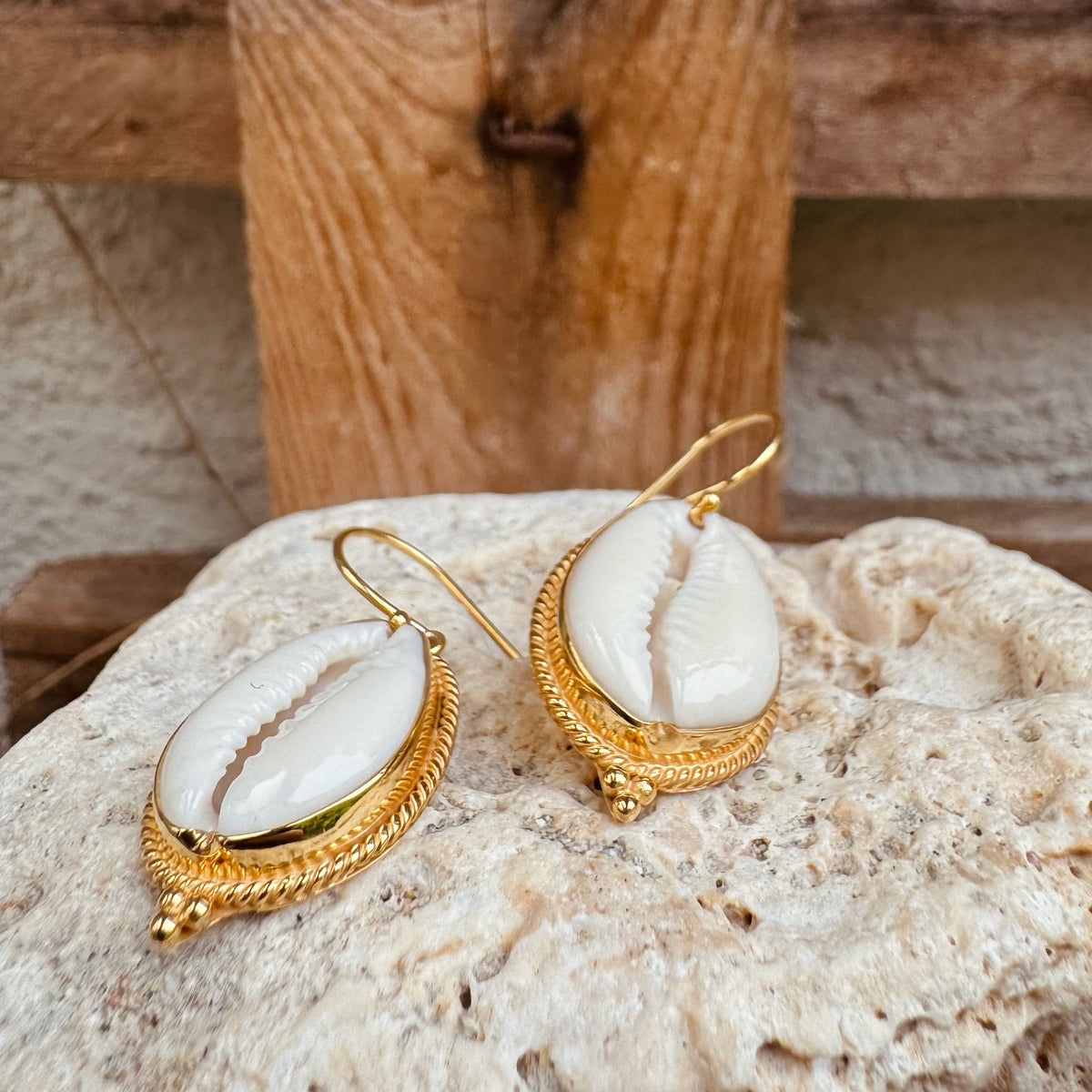 Boho Cowrie Muschel Ohrhänger ✨ vergoldet - Tropical Tribe