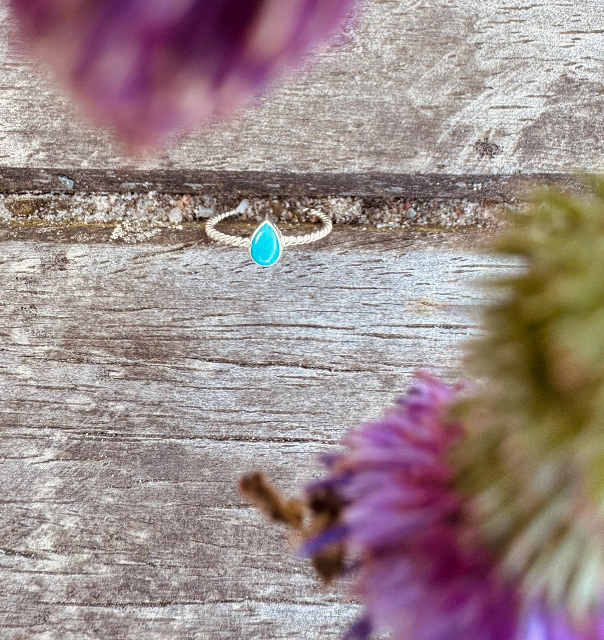 Tropfenförmiger Twist Ring mit Türkis Edelstein - Tropical Tribe