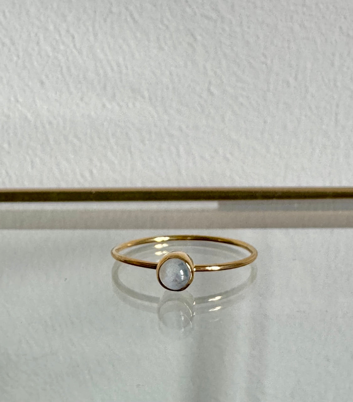 Schlichter Stacking Ring mit Mondstein ✨ vergoldet