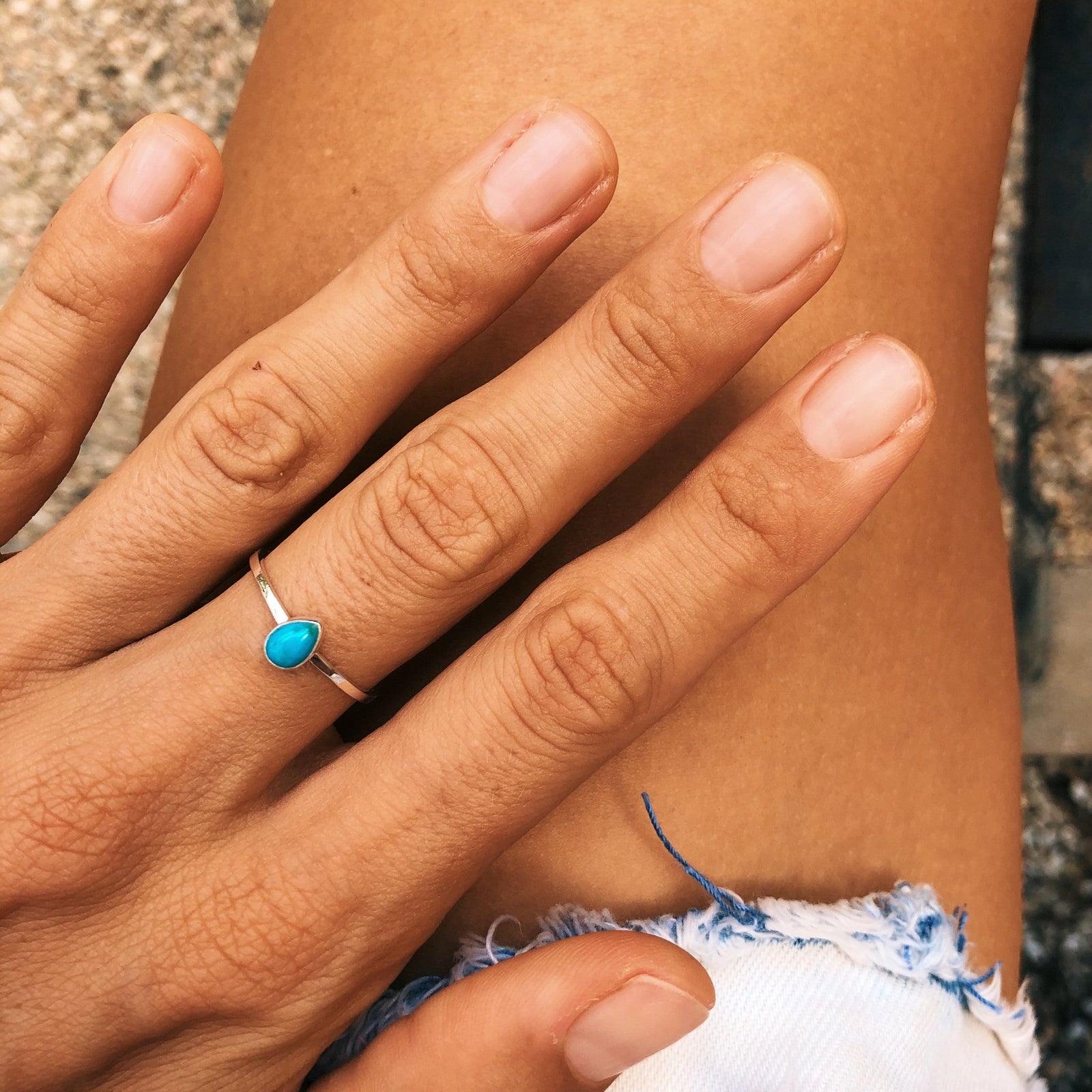 Tropfenförmiger Stacking Ring mit Türkis Edelstein - Tropical Tribe