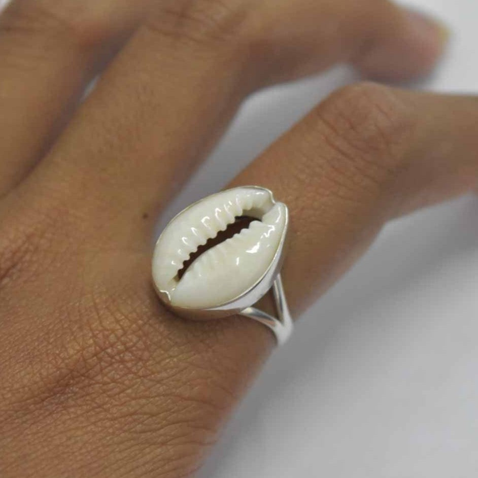 Schlichter Cowrie Muschel Ring - Tropical Tribe