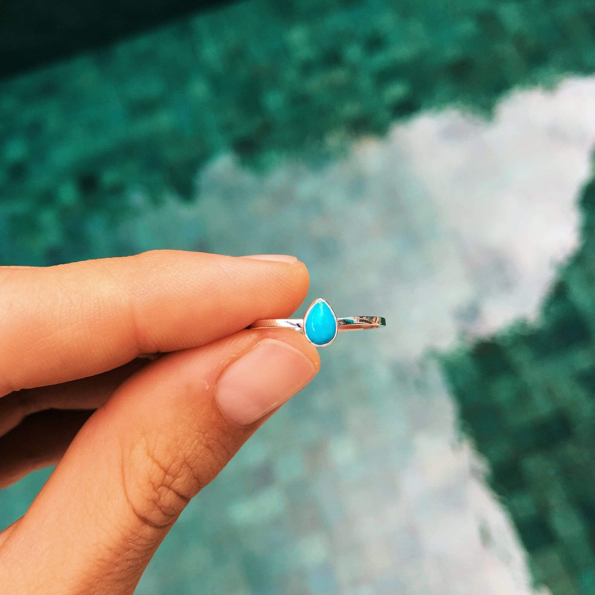 Tropfenförmiger Stacking Ring mit Türkis Edelstein - Tropical Tribe