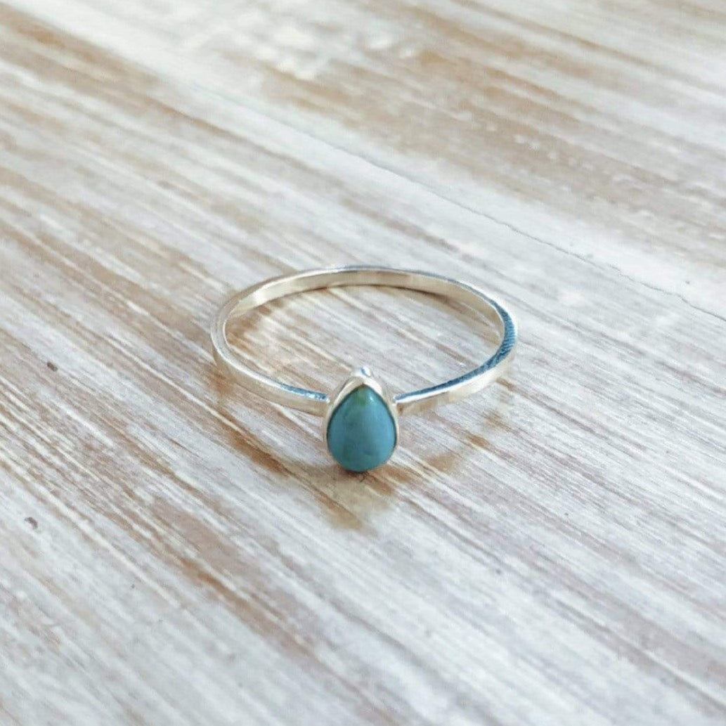 Tropfenförmiger Stacking Ring mit Türkis Edelstein - Tropical Tribe