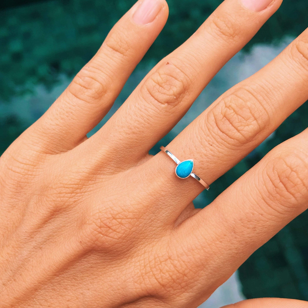 Tropfenförmiger Stacking Ring mit Türkis Edelstein - Tropical Tribe