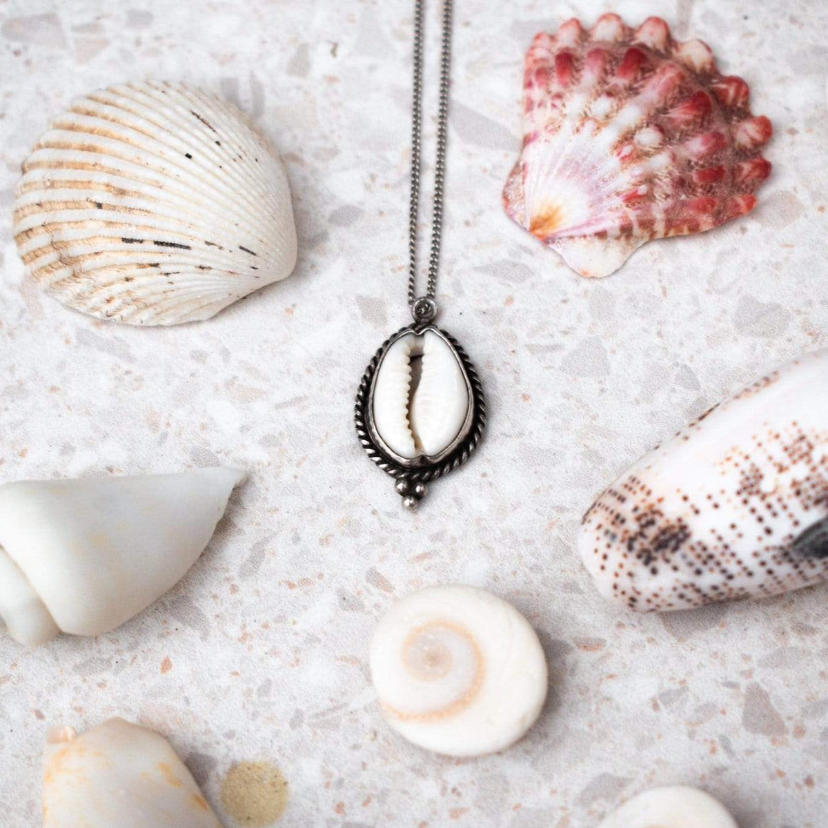 Aufwendige Cowrie Muschel Kette - Tropical Tribe