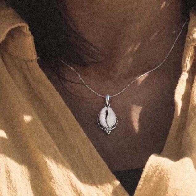 Aufwendige Cowrie Muschel Kette - Tropical Tribe