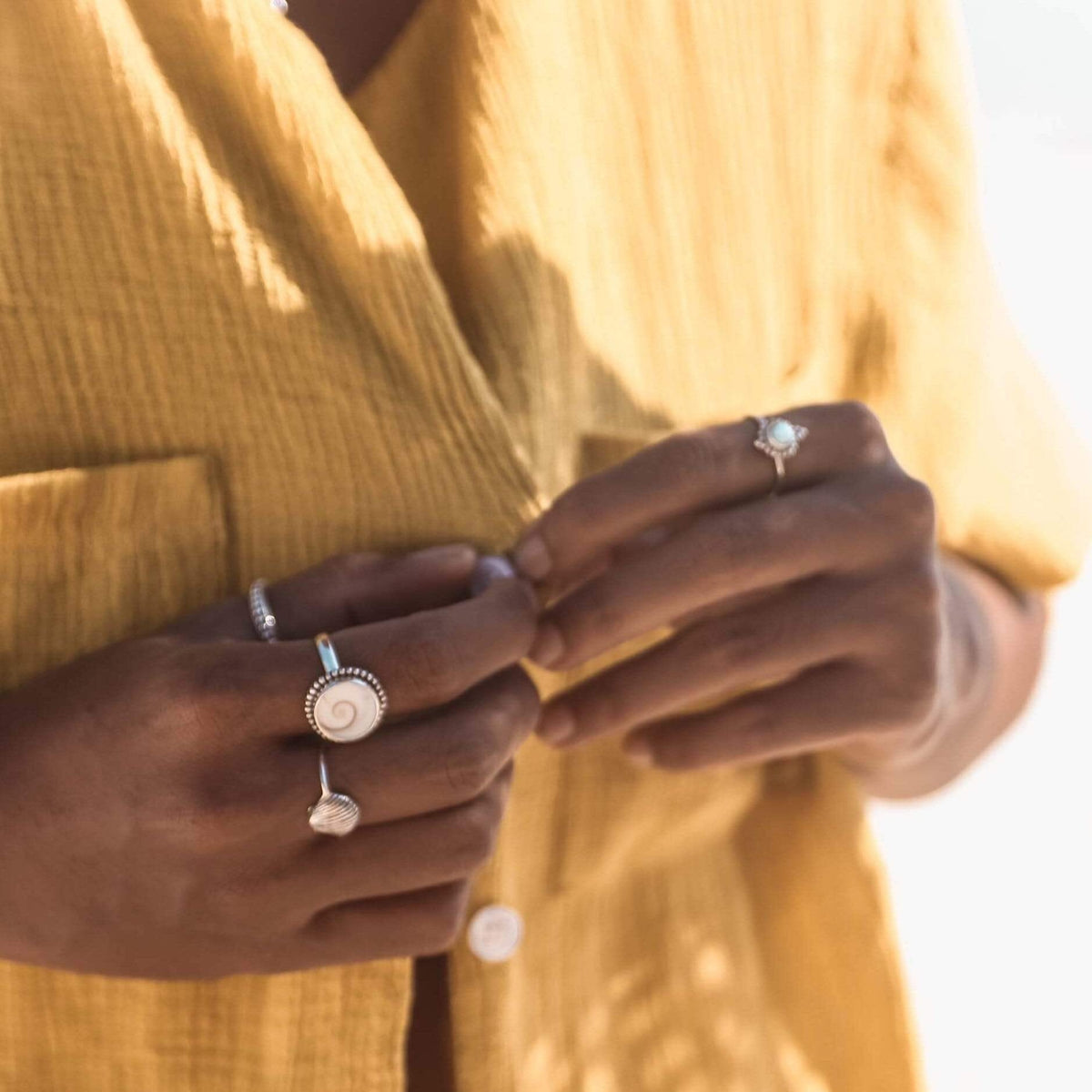 Ring mit Shiva Muschel und Silber Perlen - Tropical Tribe