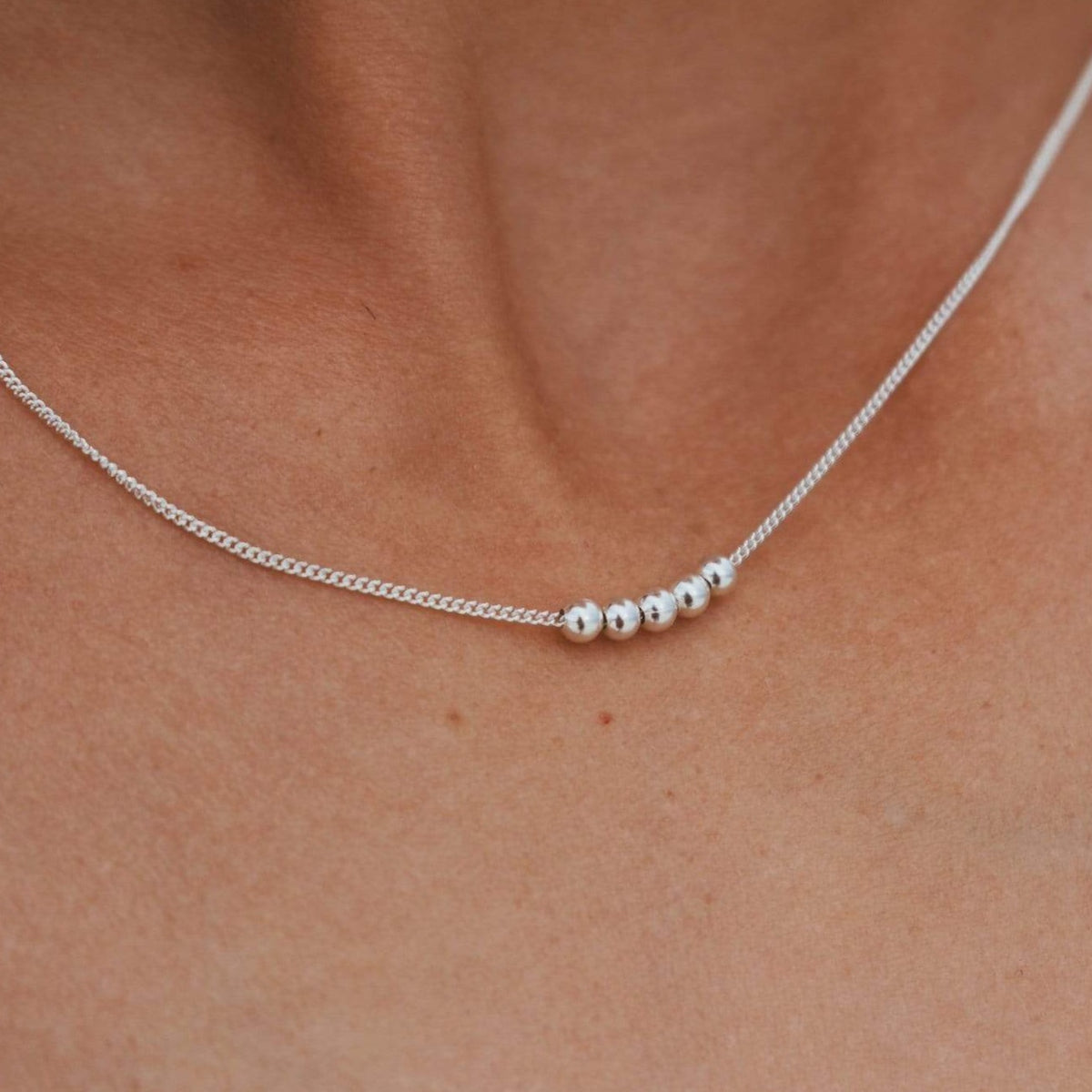 Schlichte Kette mit Silber Perlen - Tropical Tribe