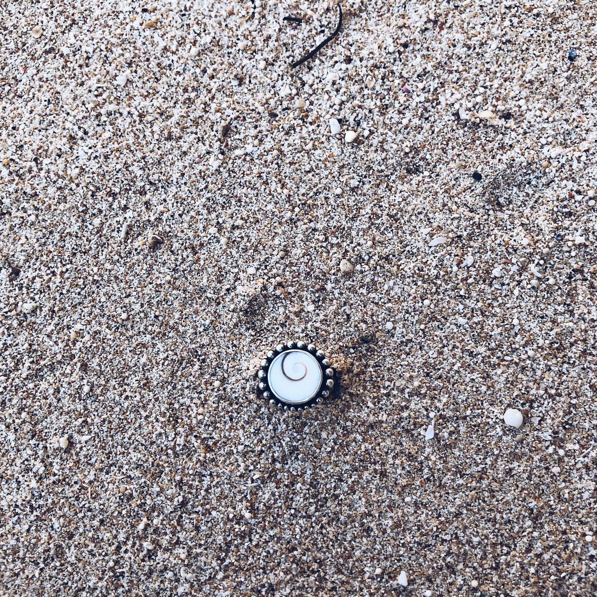 Ring mit Shiva Muschel und Silber Perlen - Tropical Tribe