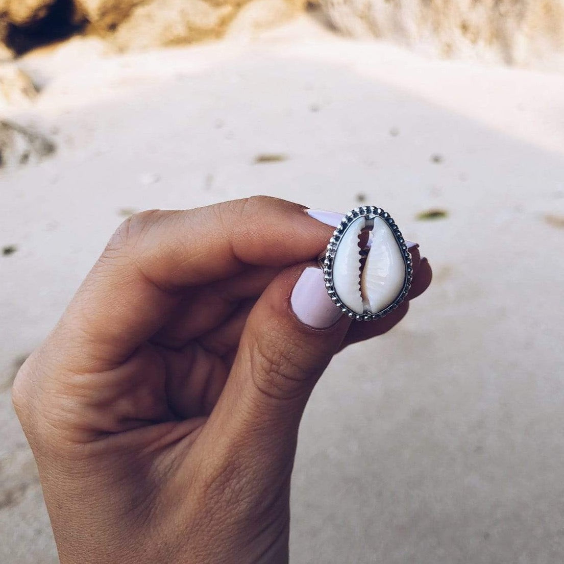 Cowrie Muschel Ring mit Silber Perlen - Tropical Tribe