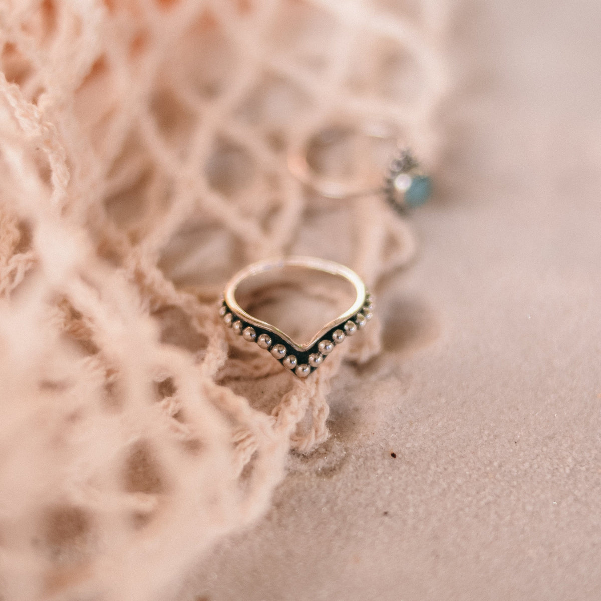 Triangle Ring mit Silber Perlen - Tropical Tribe